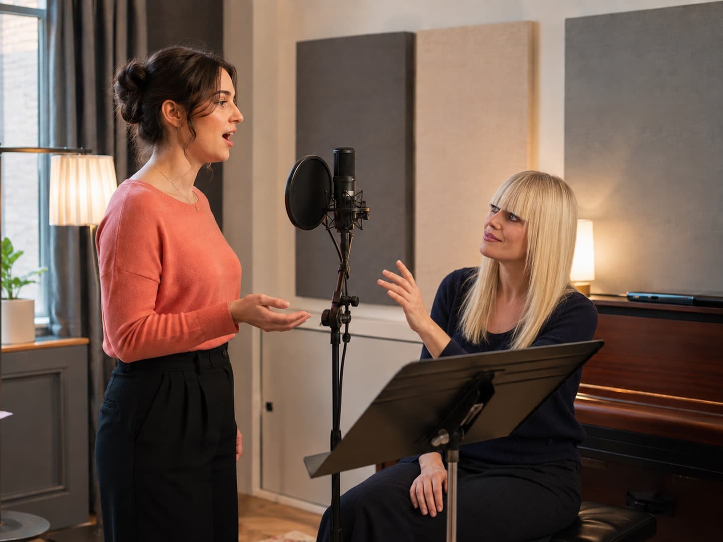 Susanna Forlani durante una lezione individuale di canto